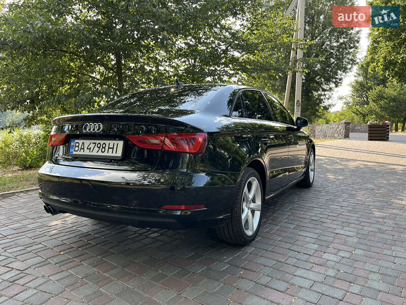 Седан Audi A3 2015 в Кропивницком
