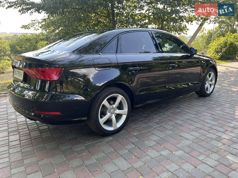 Седан Audi A3 2015 в Кропивницком