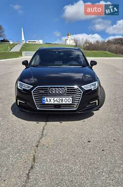 Хэтчбек Audi A3 2017 в 