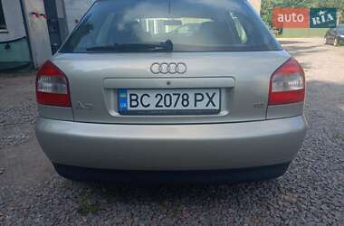 Хэтчбек Audi A3 2003 в 