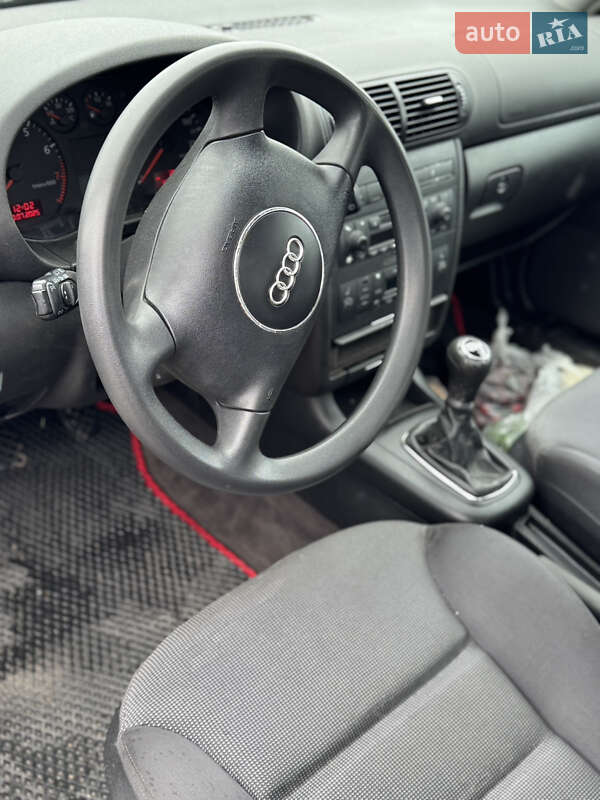 Хэтчбек Audi A3 2002 в Надворной