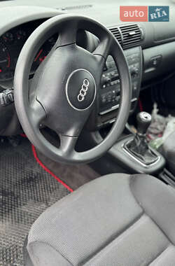Хэтчбек Audi A3 2002 в 