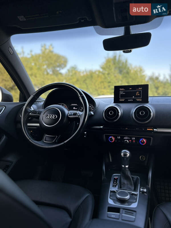 Седан Audi A3 2016 в Львове