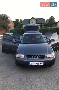 Хэтчбек Audi A3 2000 в 