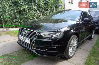 Хэтчбек Audi A3 2016 в 