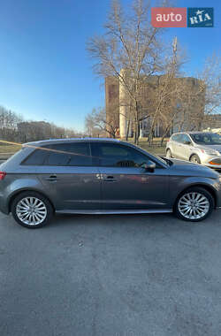 Хэтчбек Audi A3 2017 в 
