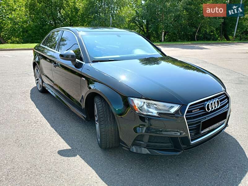 Седан Audi A3 2017 в Киеве