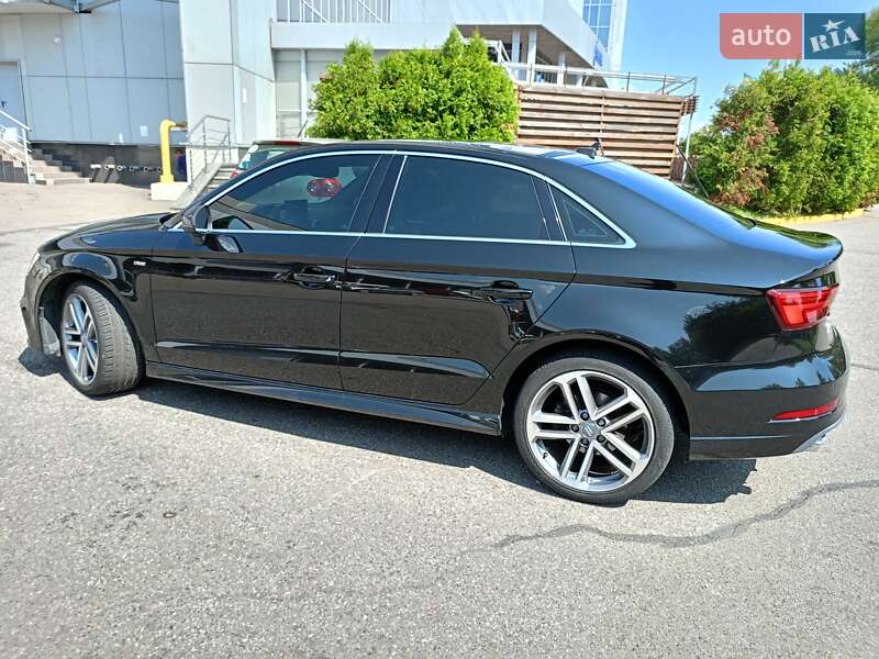 Седан Audi A3 2017 в Киеве