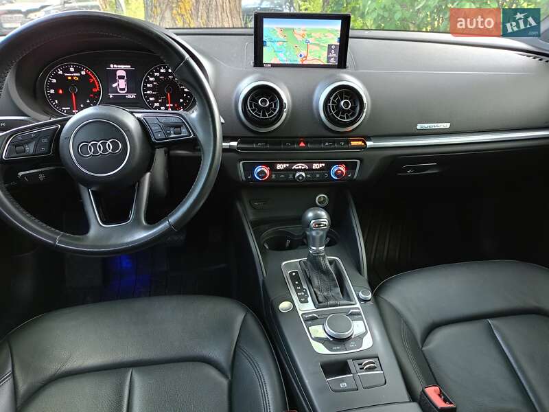 Седан Audi A3 2017 в Киеве