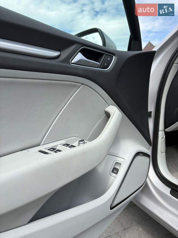 Седан Audi A3 2014 в Львове