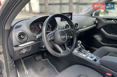 Хэтчбек Audi A3 2019 в 