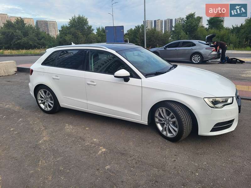 Хэтчбек Audi A3 2016 в Киеве