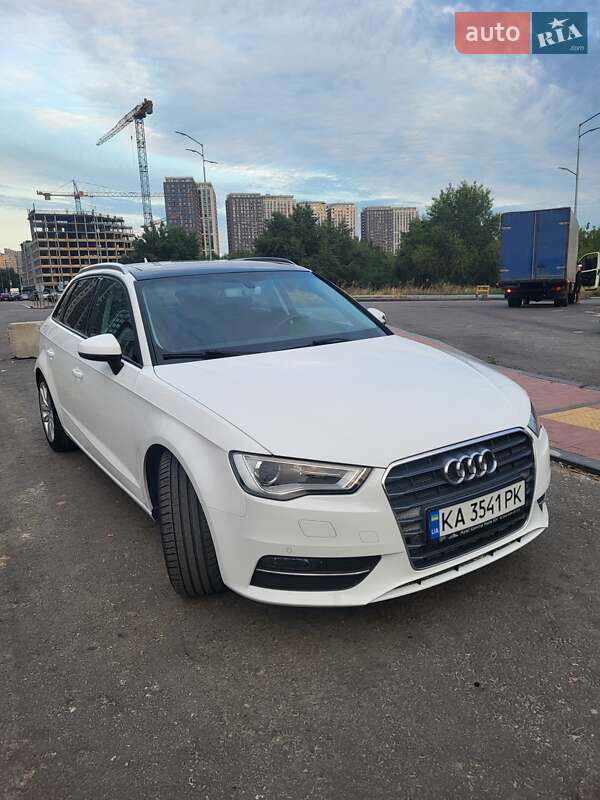 Хэтчбек Audi A3 2016 в Киеве