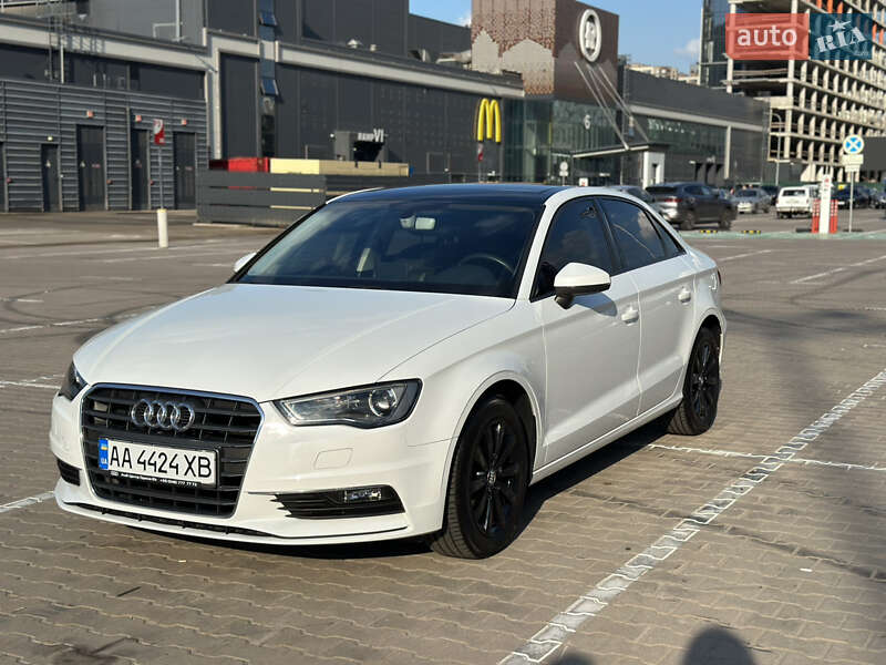 Седан Audi A3 2015 в 