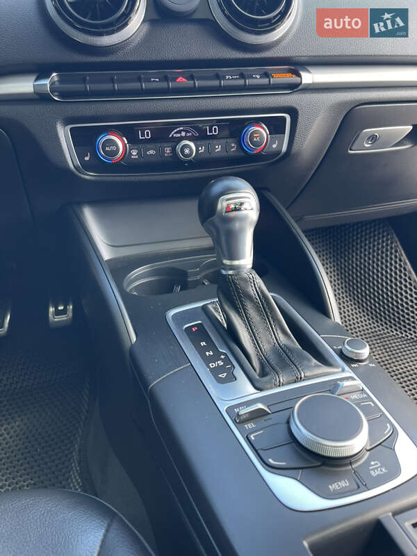 Седан Audi A3 2015 в Вінниці