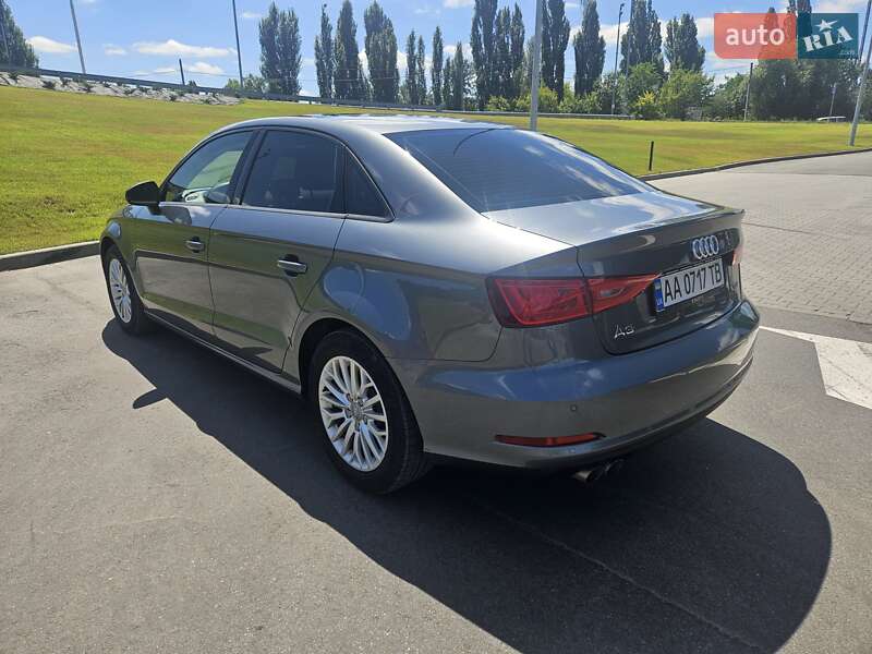 Седан Audi A3 2016 в Киеве