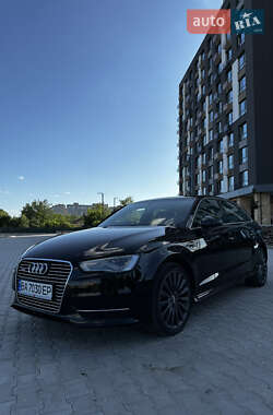 Хэтчбек Audi A3 2015 в 