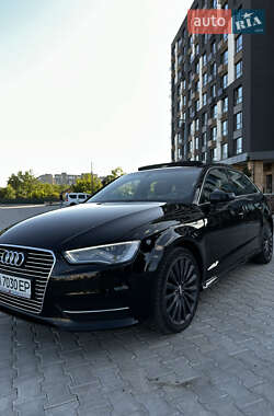 Хэтчбек Audi A3 2015 в 