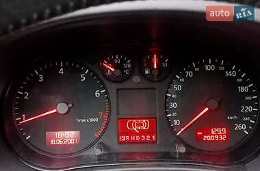 Хэтчбек Audi A3 2001 в 