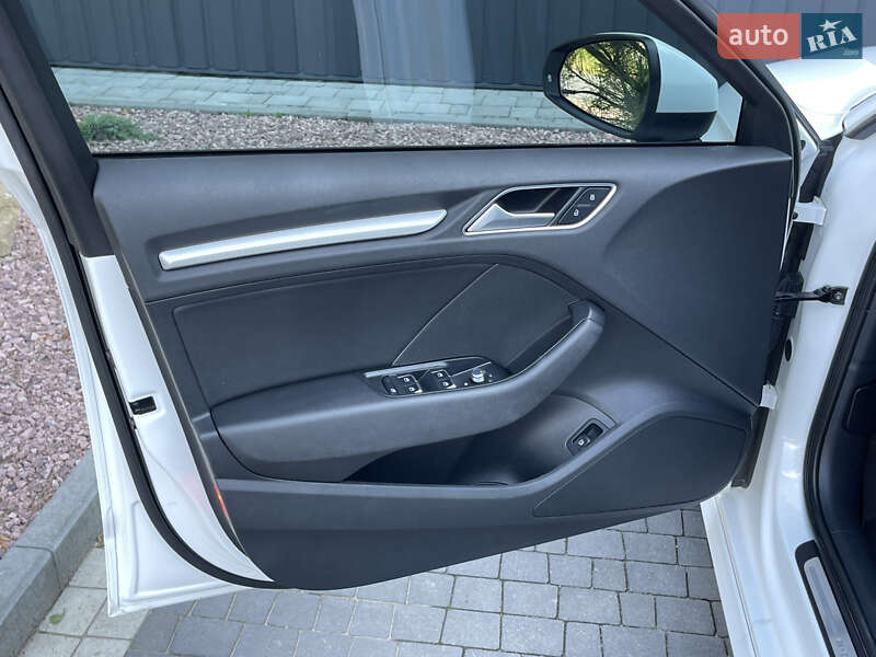 Хэтчбек Audi A3 2016 в Ровно