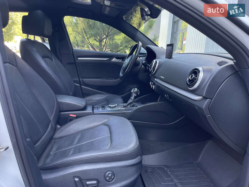 Хэтчбек Audi A3 2016 в Ровно