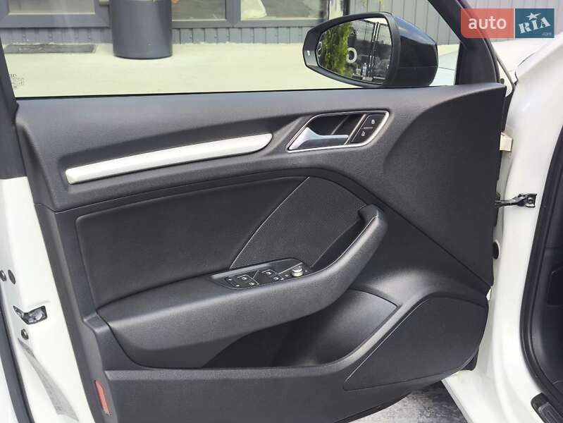 Седан Audi A3 2016 в Киеве