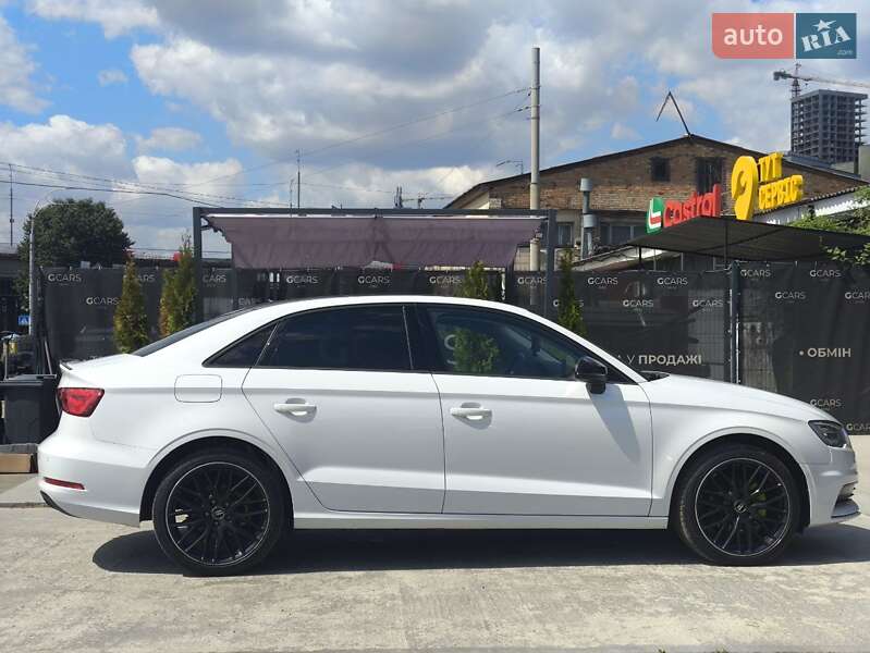 Седан Audi A3 2016 в Киеве