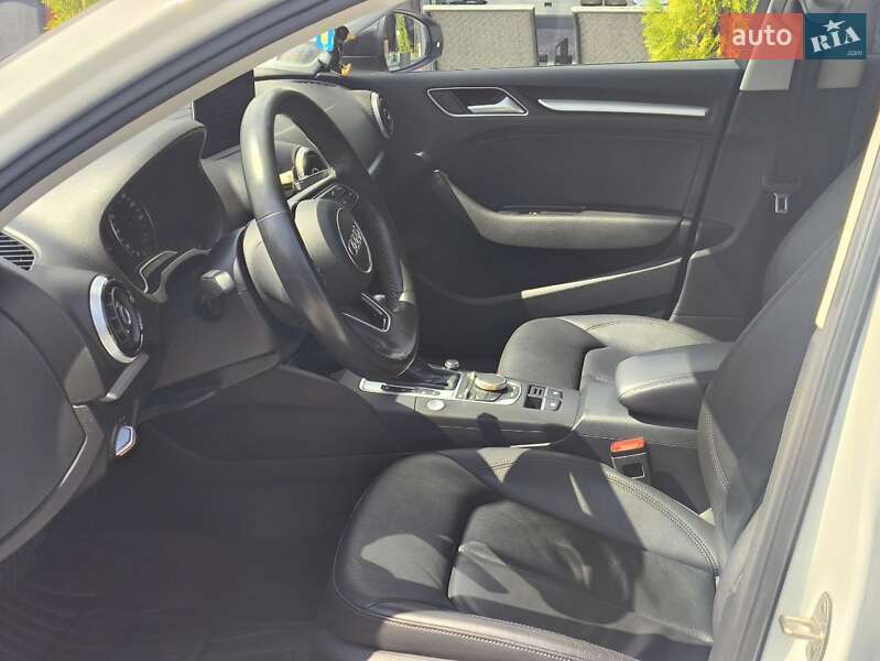 Седан Audi A3 2016 в Киеве