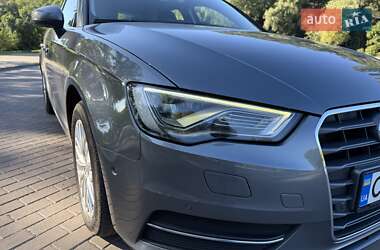 Хетчбек Audi A3 2015 в 