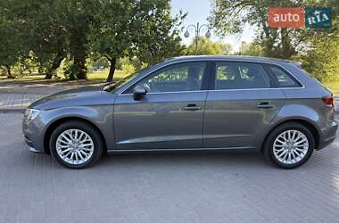 Хетчбек Audi A3 2015 в 