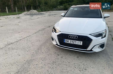 Седан Audi A3 2023 в Нетешине