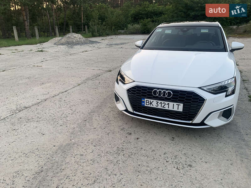 Седан Audi A3 2023 в Нетешине