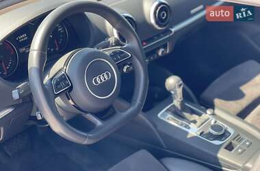 Хэтчбек Audi A3 2015 в 