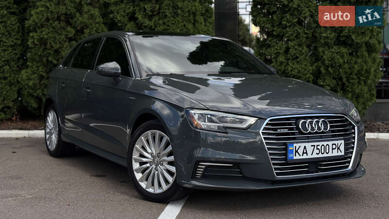Хэтчбек Audi A3 2016 в 