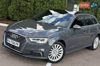 Хэтчбек Audi A3 2016 в 