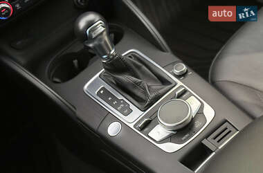Хэтчбек Audi A3 2016 в 