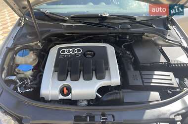 Хэтчбек Audi A3 2004 в 