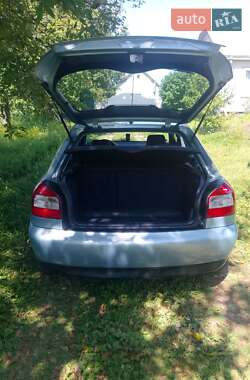 Хэтчбек Audi A3 2000 в 