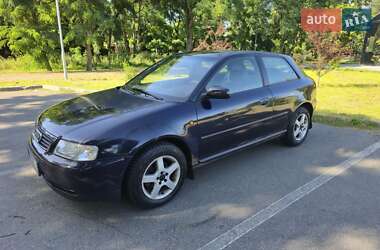 Хэтчбек Audi A3 1999 в 
