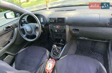 Хэтчбек Audi A3 1999 в 