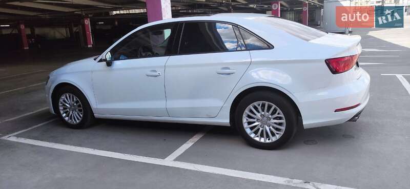 Седан Audi A3 2016 в Киеве