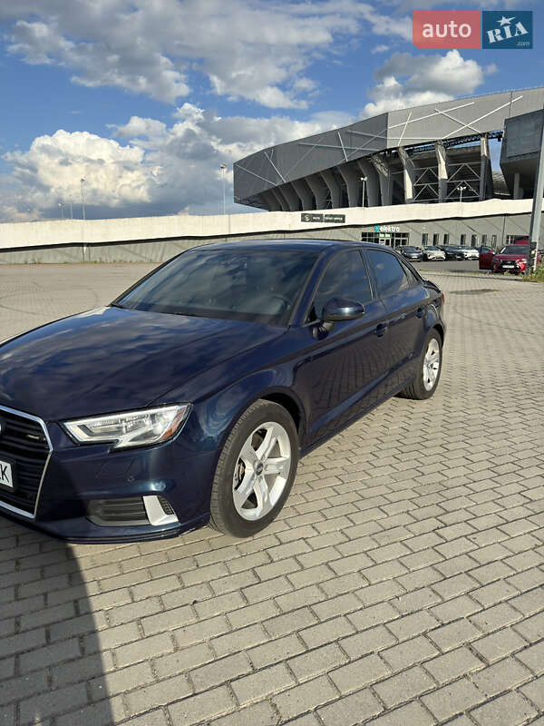 Седан Audi A3 2017 в Львові