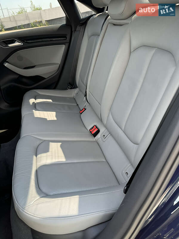 Седан Audi A3 2017 в Львові