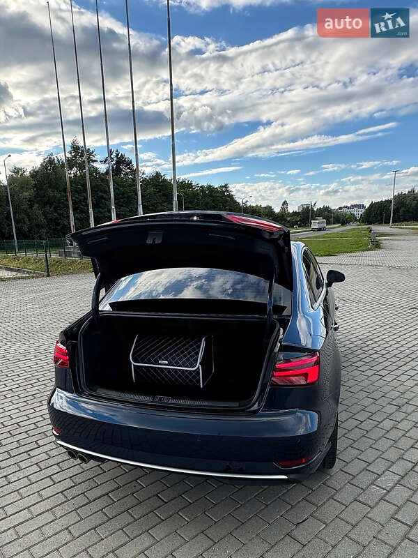 Седан Audi A3 2017 в Львові
