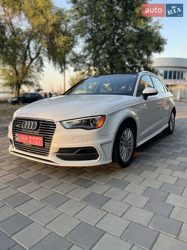 Хэтчбек Audi A3 2016 в Запорожье