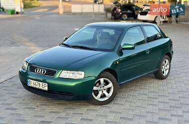 Хэтчбек Audi A3 2000 в 