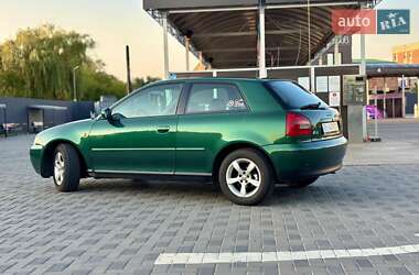Хэтчбек Audi A3 2000 в 