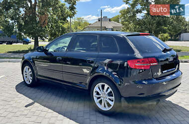 Хэтчбек Audi A3 2011 в 