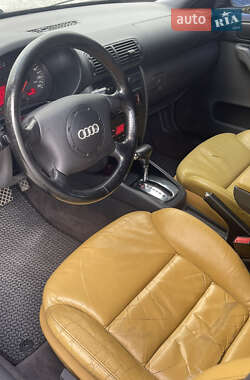 Хэтчбек Audi A3 2000 в 
