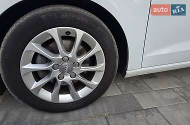 Хэтчбек Audi A3 2016 в 